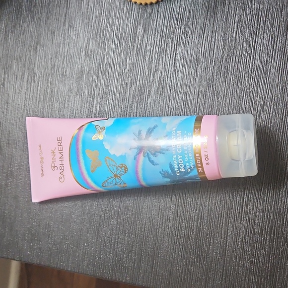 Bath & Body Works Pink Cashmere Ultimate Hydration Body Cream - Picture 3 of 4